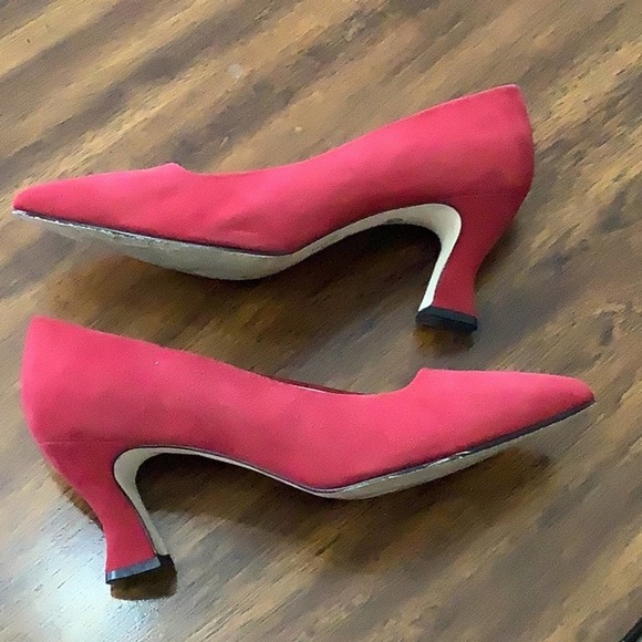 NINE WEST VINTAGE Suede Red Pumps 6 - Picture 1 of 5
